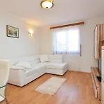 Three-bedroom In Prigradica