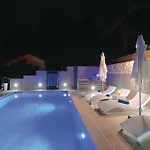 Three-bedroom In Prigradica
