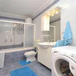 Three-bedroom In Apartamento Prigradica