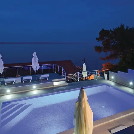 Lägenhet Three-bedroom In Prigradica