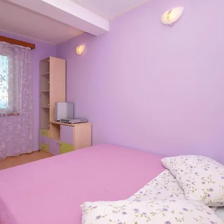 Three-bedroom In Prigradica