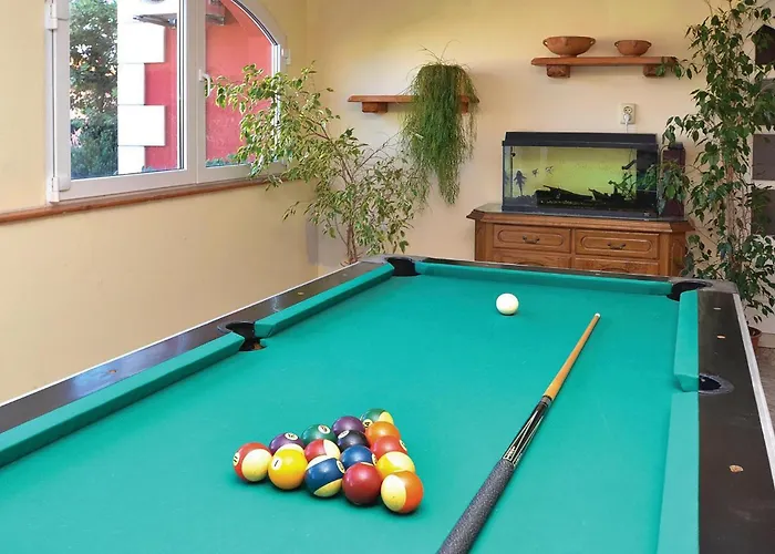 Three-bedroom In شقة