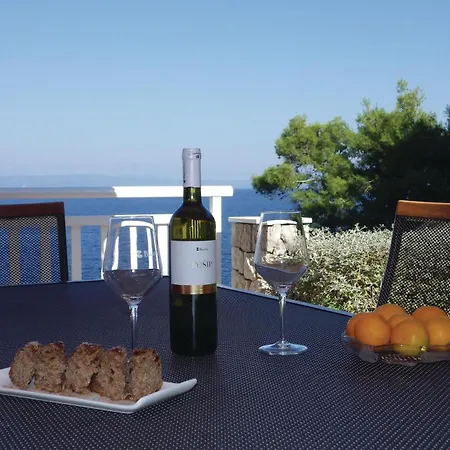 Three-bedroom In Prigradica