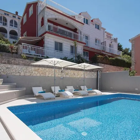 Three-bedroom In Apartman