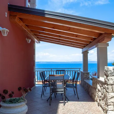 Three-bedroom In Prigradica