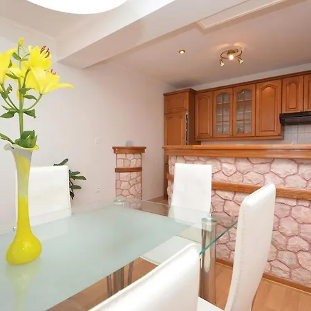아파트 Cozy In With House Sea View 프리그라디차