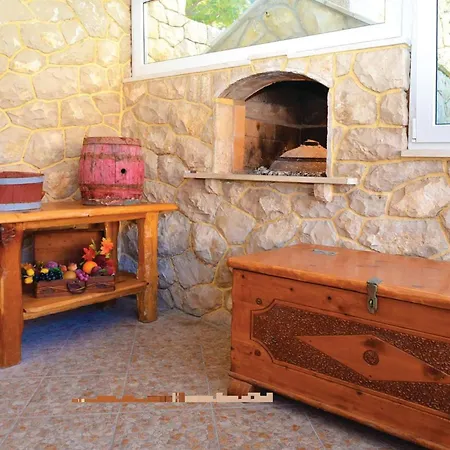 Three-bedroom In Appartement