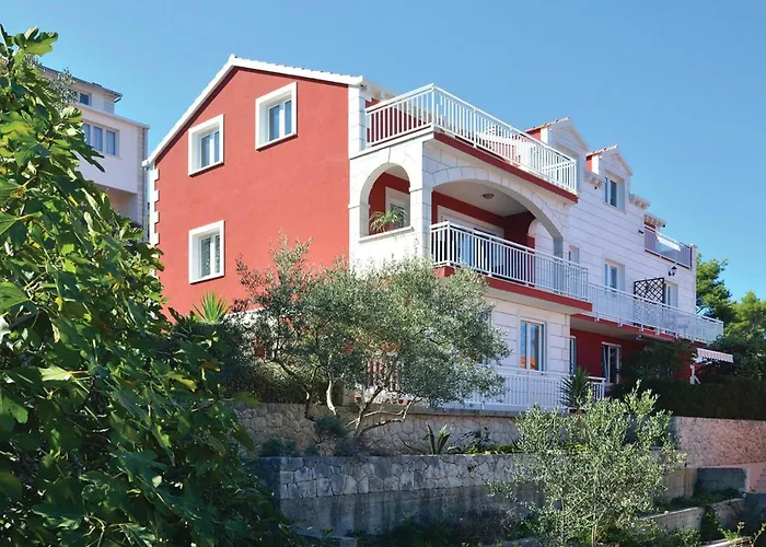Three-bedroom In Διαμέρισμα *
