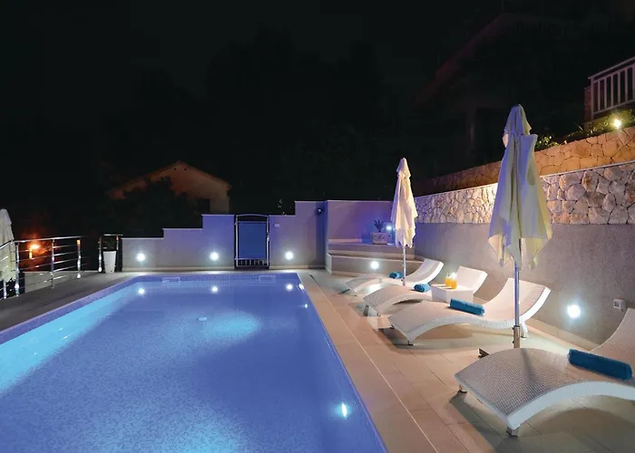 Three-bedroom In Prigradica