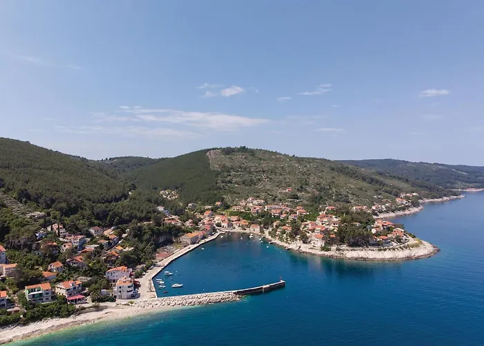 Three-bedroom In Διαμέρισμα Prigradica