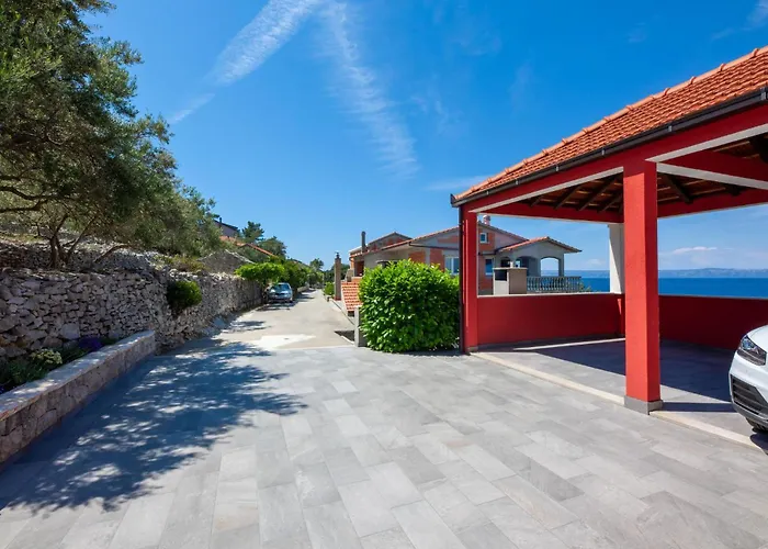 Three-bedroom In Διαμέρισμα Prigradica