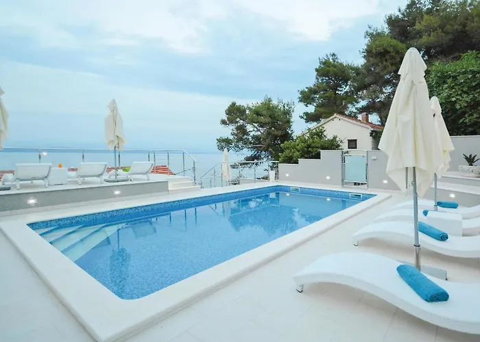 Three-bedroom In Prigradica